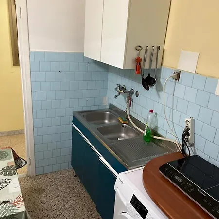 Metro Lucio Sestio Apartment Rome